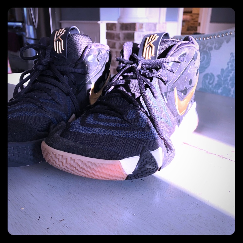 Nike Kyrie 4 Size 10